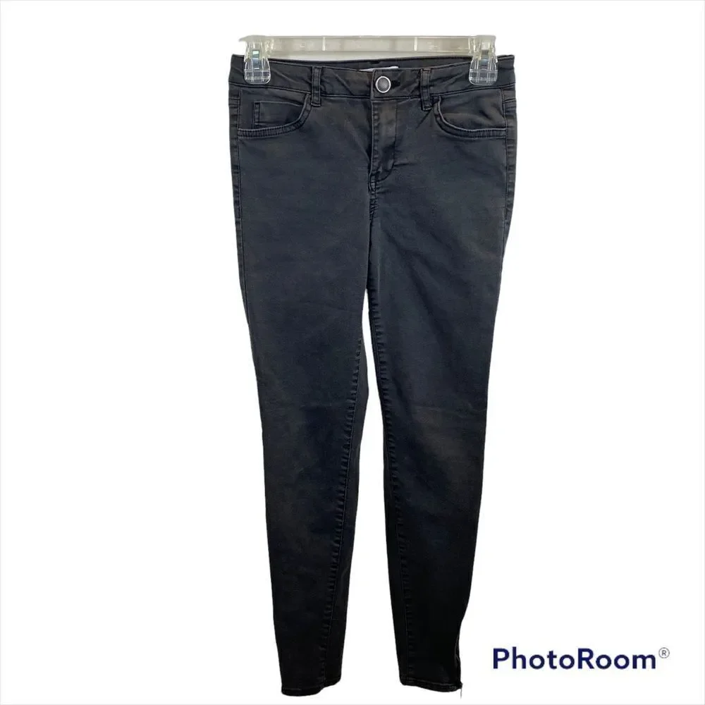 Zara Basic Denim Ladies Black Skinny Jeans With Zippers at Bottom Hems Size 2‎